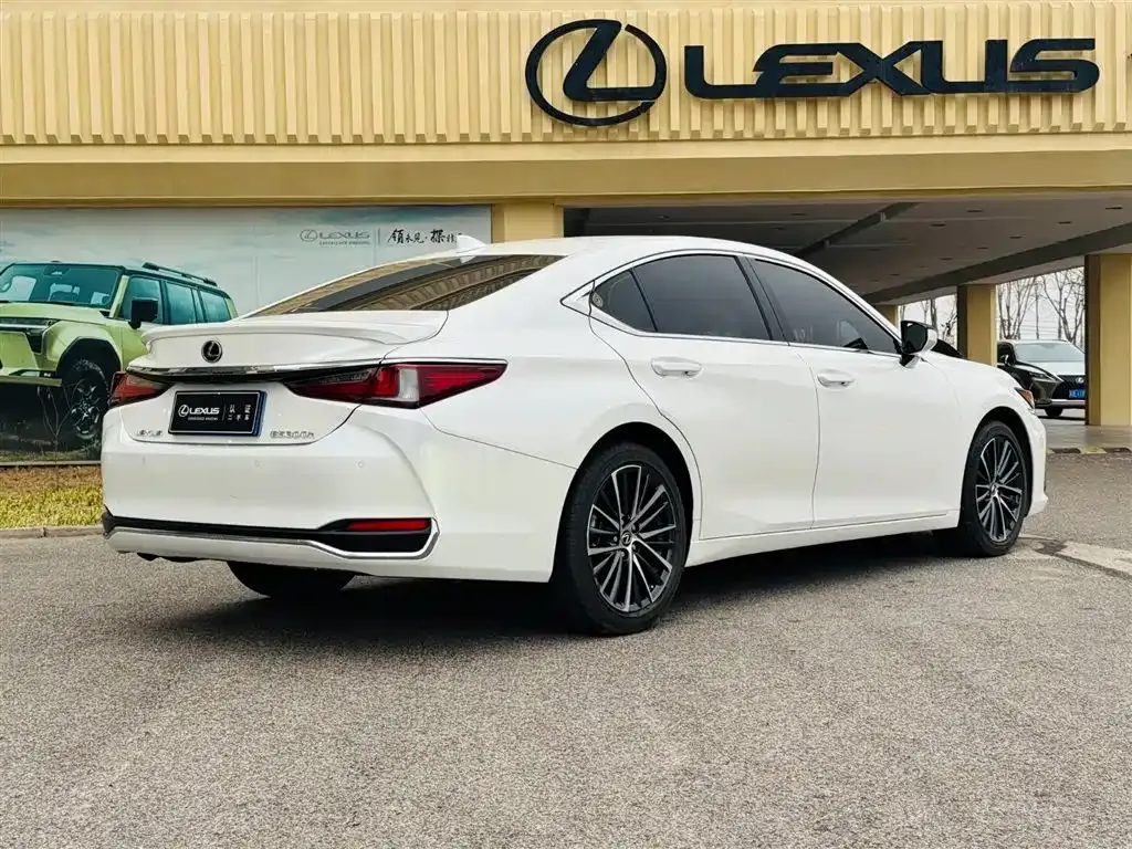Lexus ES — фото 10