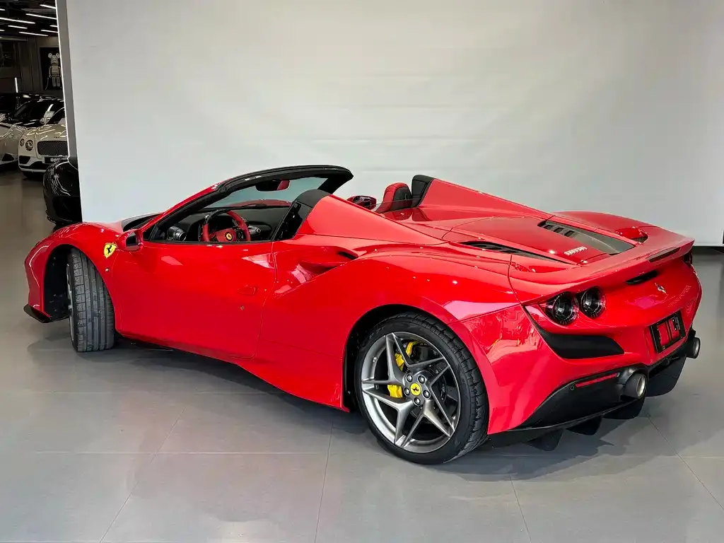 Ferrari F8 — фото 6
