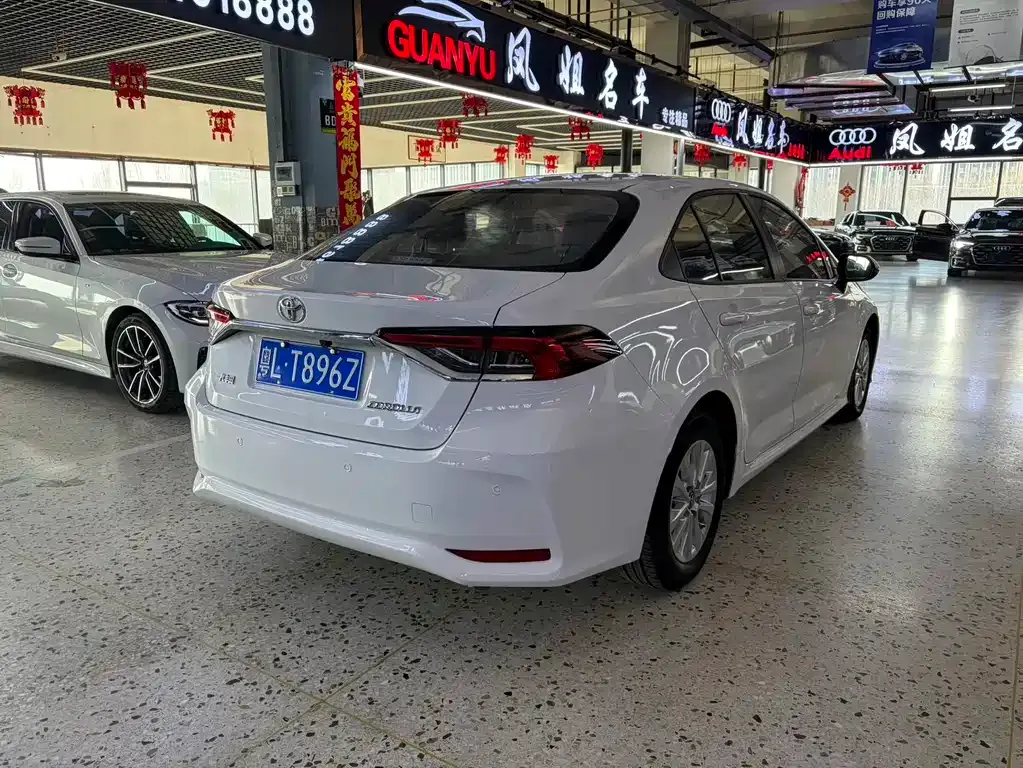 Toyota Corolla — фото 5