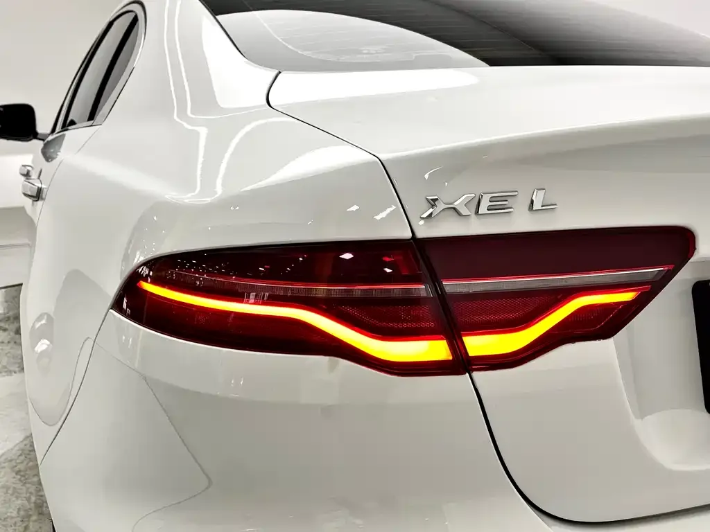 Jaguar XEL — фото 10