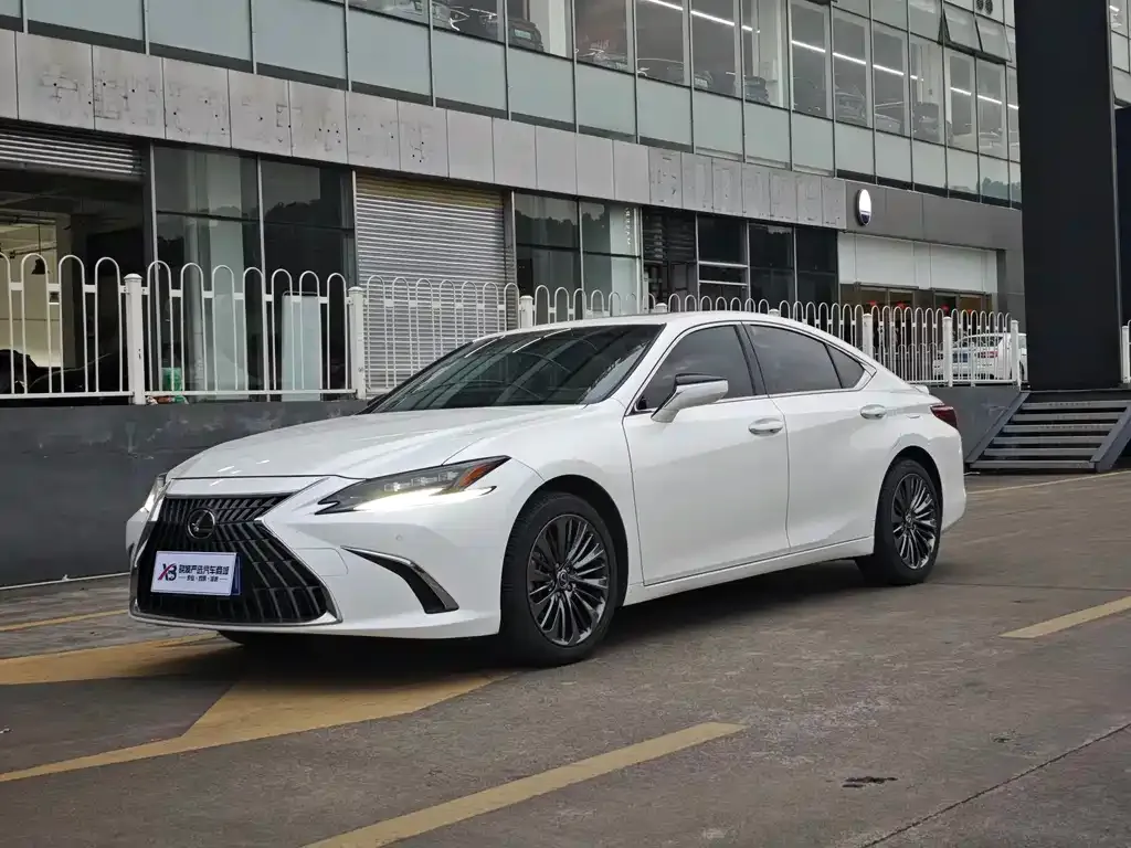 Lexus ES — фото 1