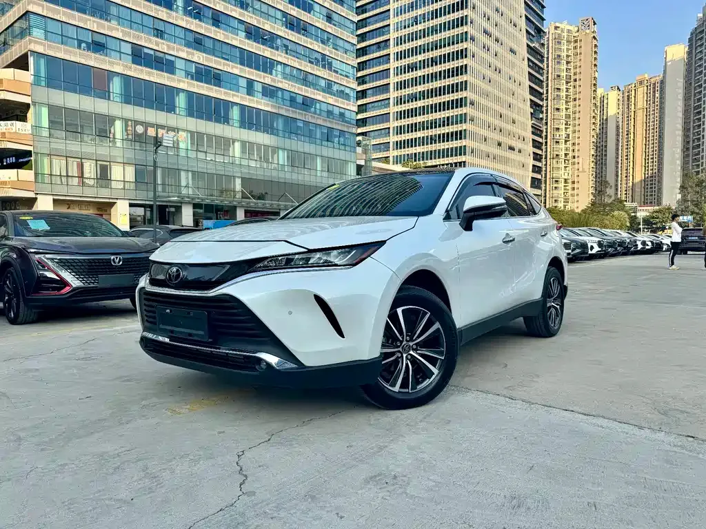 Toyota Harrier — фото 1