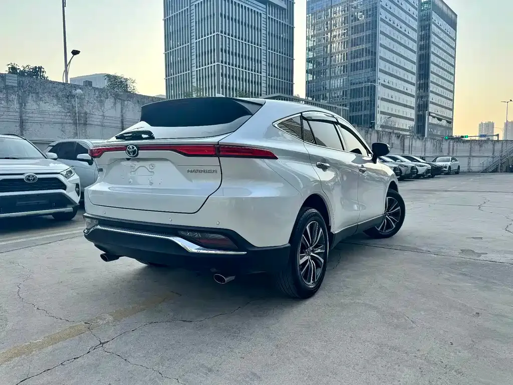 Toyota Harrier — фото 6