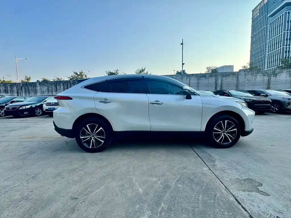 Toyota Harrier — фото 3