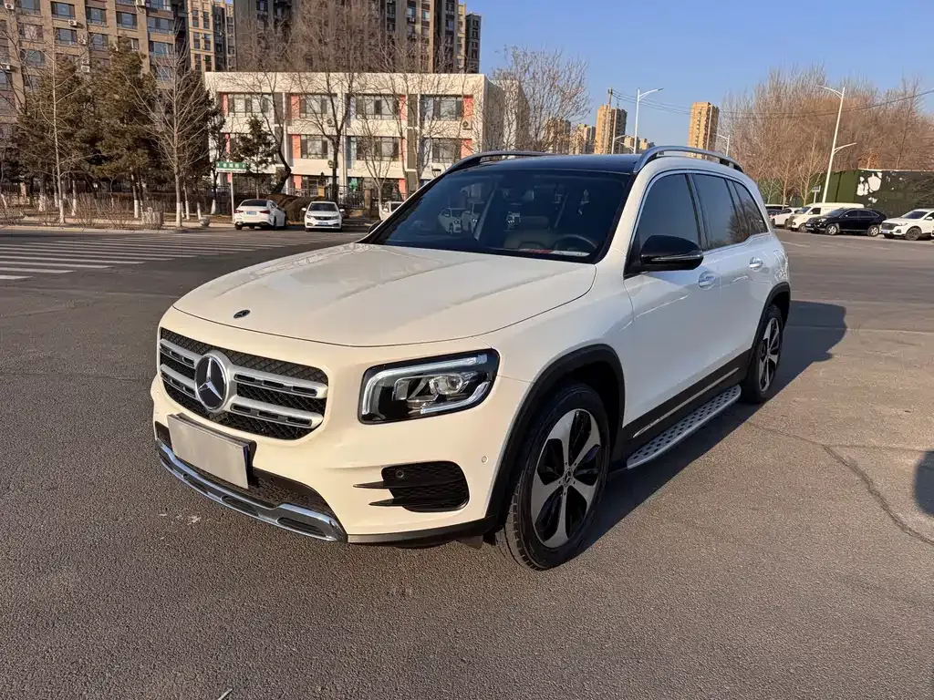 Mercedes-Benz GLB — фото 1