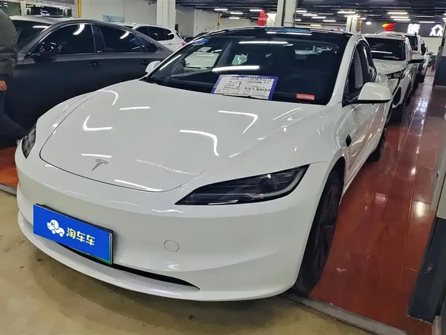 Tesla Model 3 — фото 1