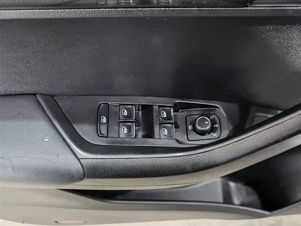Skoda Karoq — фото 9