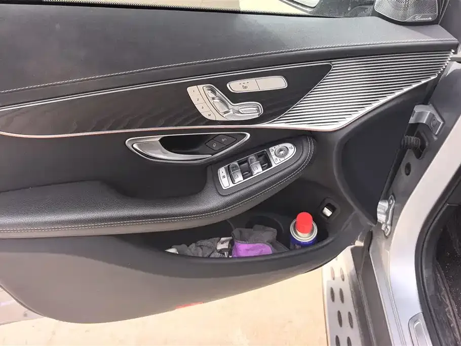 Mercedes-Benz EQC — фото 10