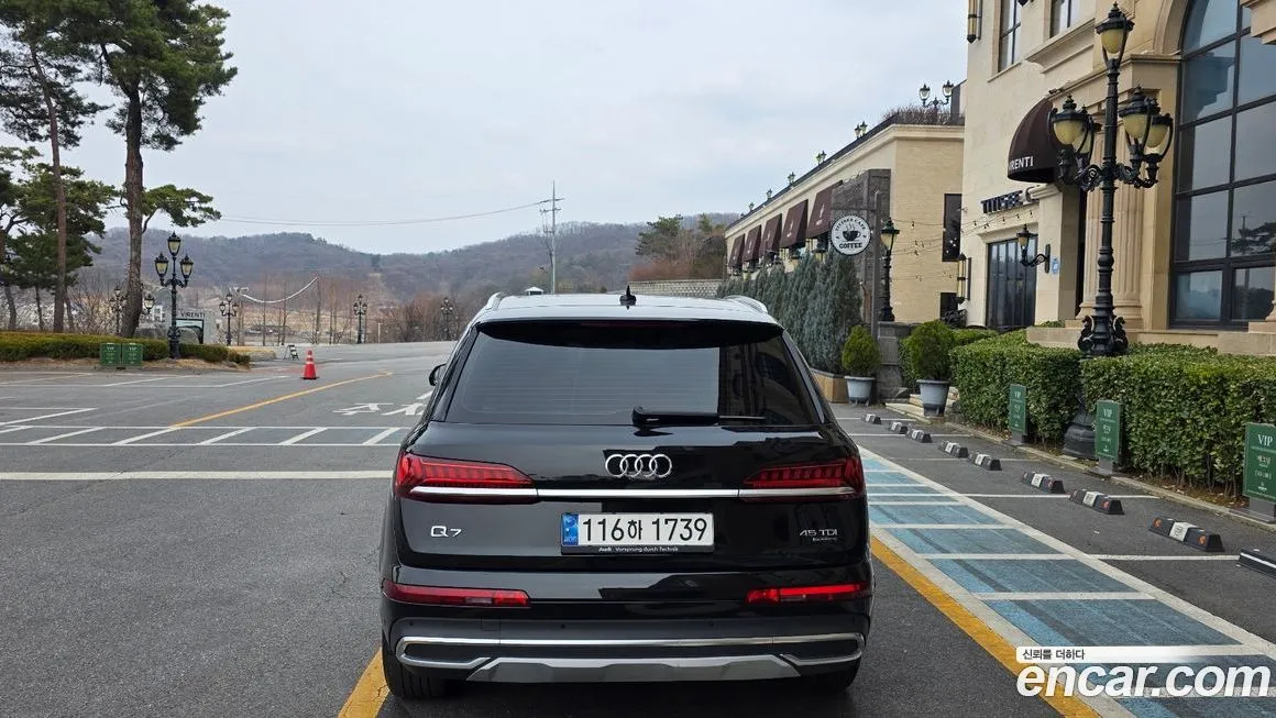 Audi Q7 — фото 10