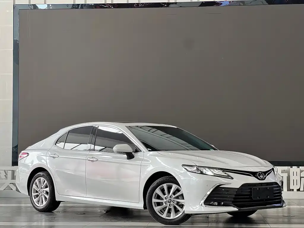 Toyota Camry — фото 4