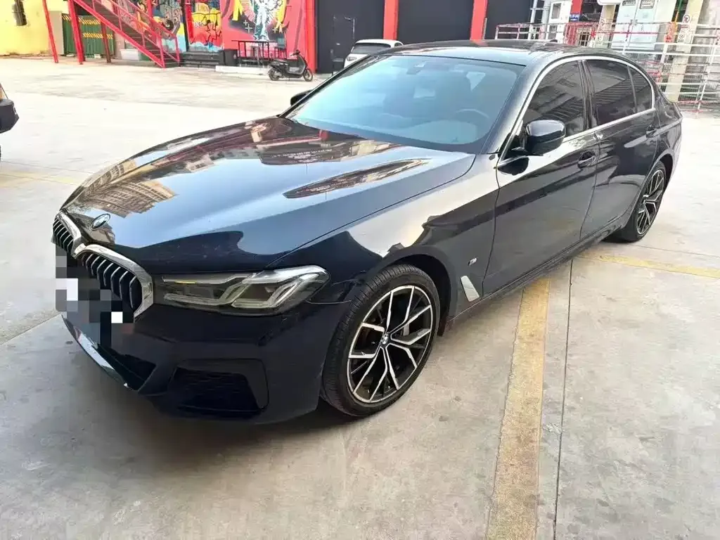 BMW 5 Series — фото 1