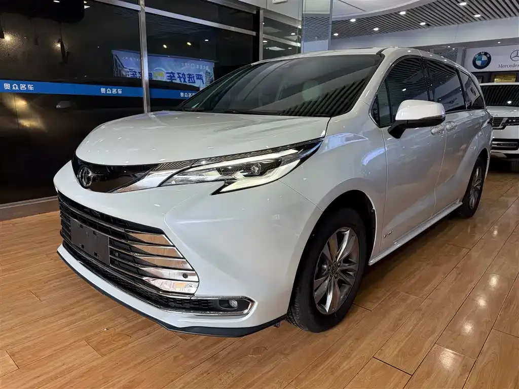 Toyota Sienna — фото 4