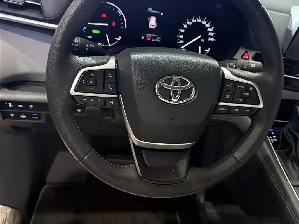 Toyota Sienna — фото 10