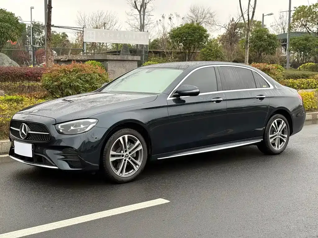 Mercedes-Benz E-Class — фото 1