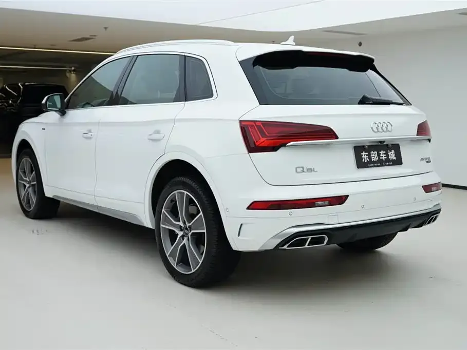 Audi Q5L — фото 6