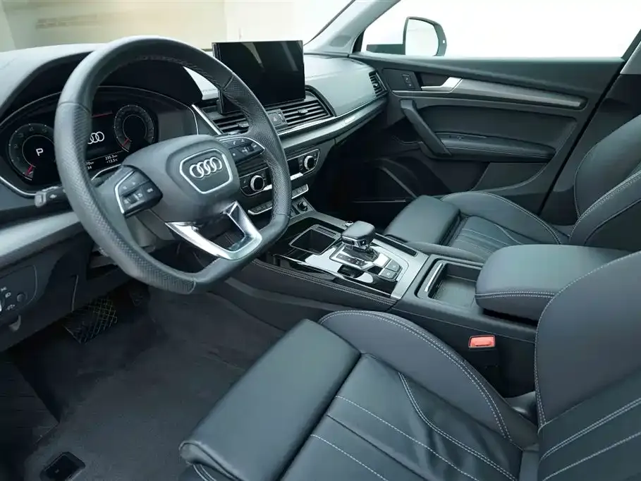 Audi Q5L — фото 10