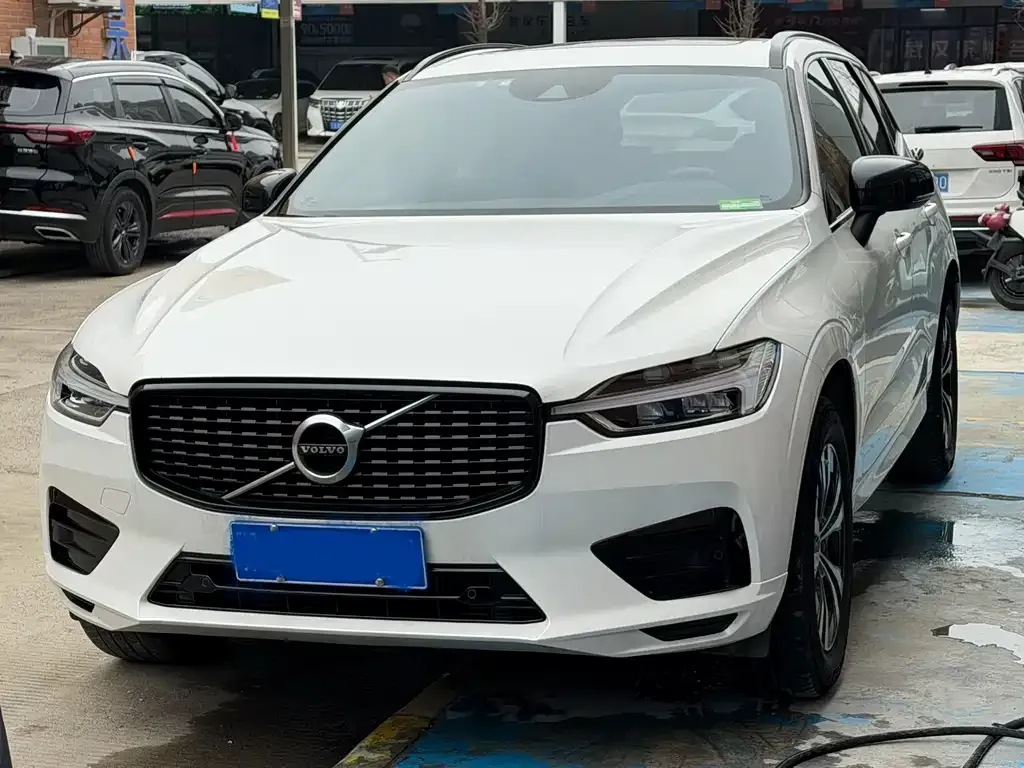 Volvo XC60 — фото 1