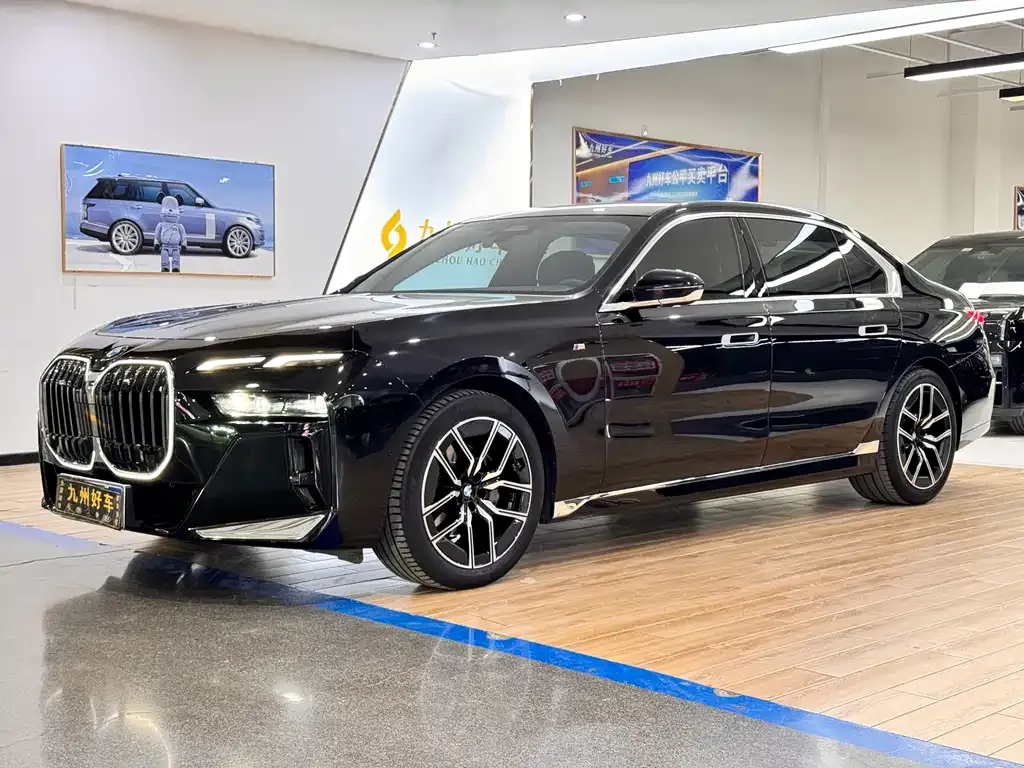 BMW 7 Series — фото 1