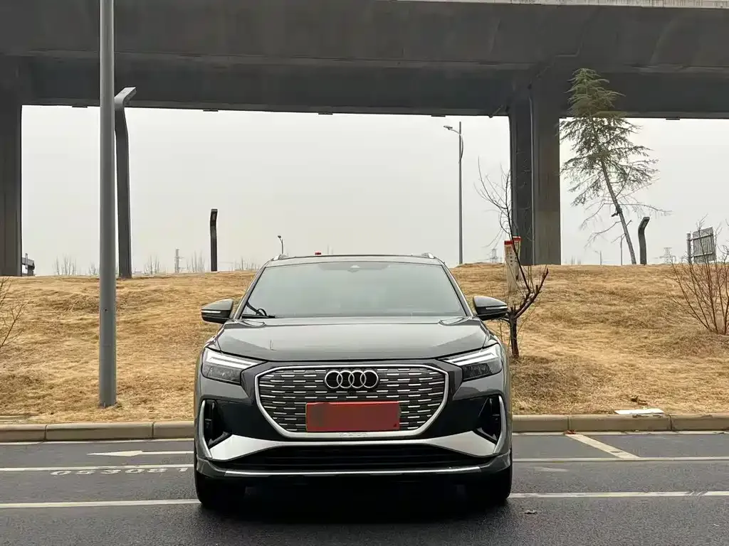 Audi Q4 e-tron — фото 2