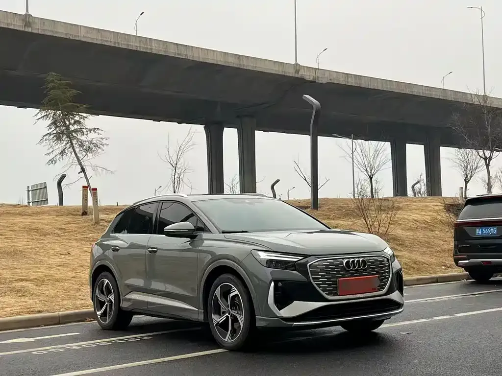 Audi Q4 e-tron — фото 3