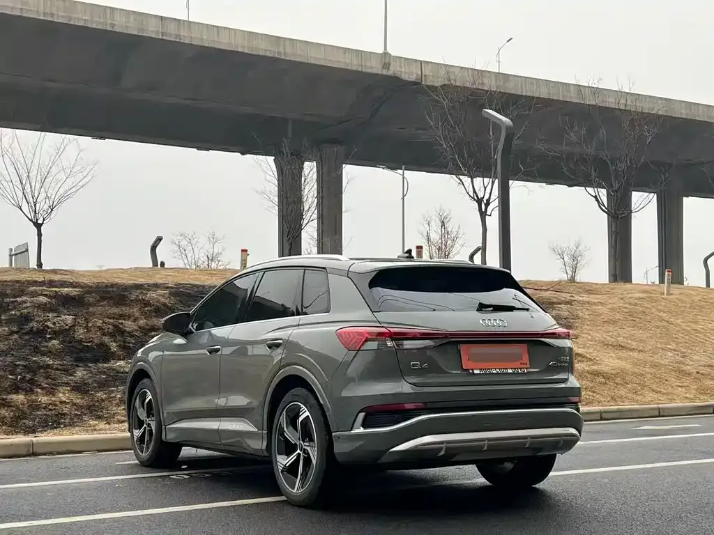 Audi Q4 e-tron — фото 9