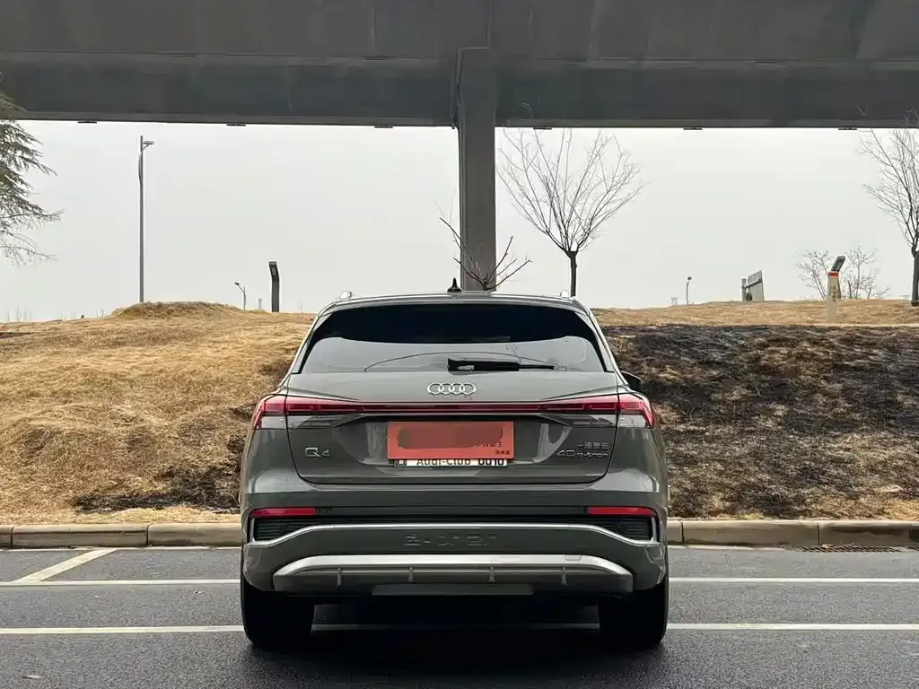 Audi Q4 e-tron — фото 4