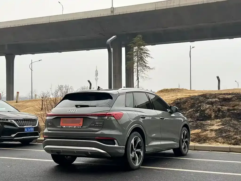 Audi Q4 e-tron — фото 8
