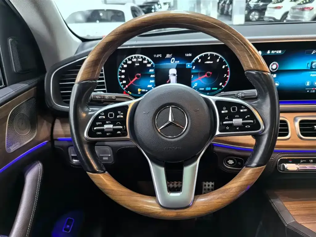 Mercedes-Benz GLS — фото 10