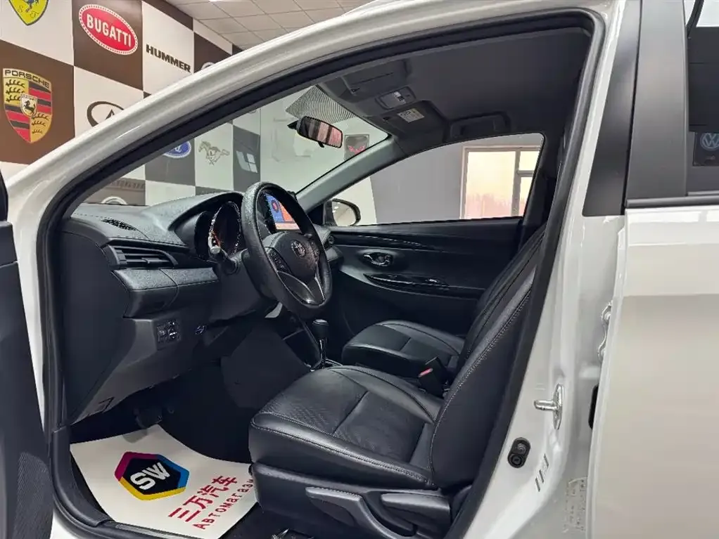 Toyota Yaris L — фото 4