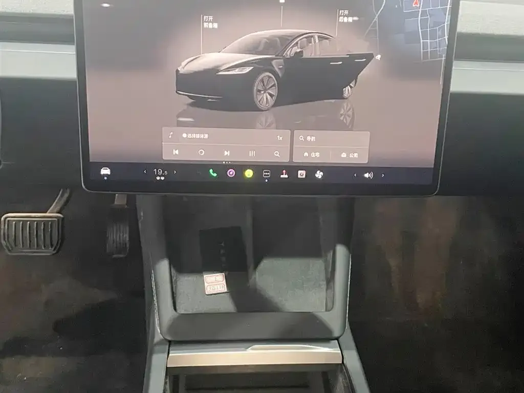 Tesla Model 3 — фото 3