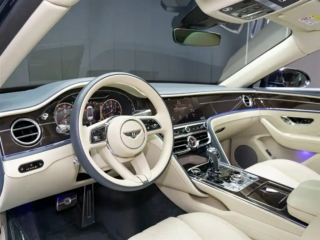 Bentley Flying Spur — фото 4