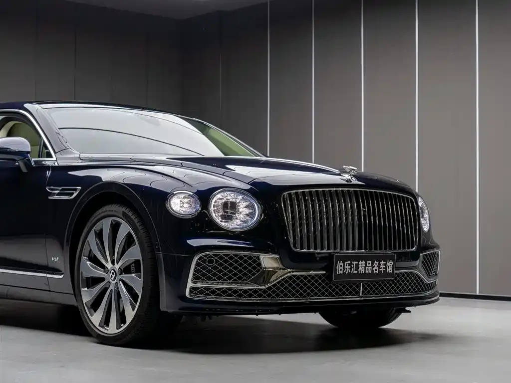 Bentley Flying Spur — фото 10