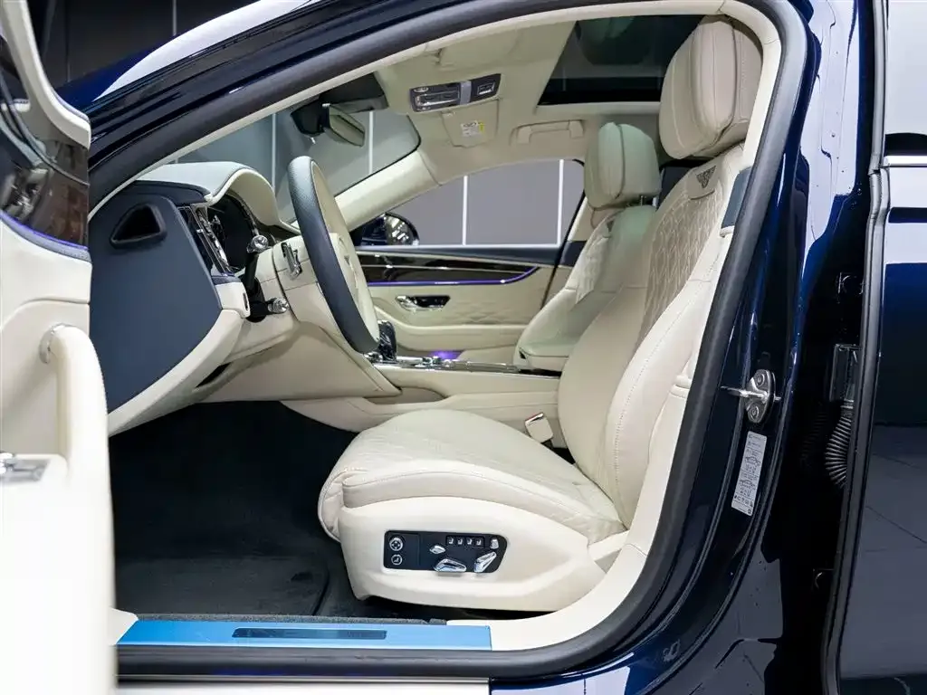 Bentley Flying Spur — фото 9