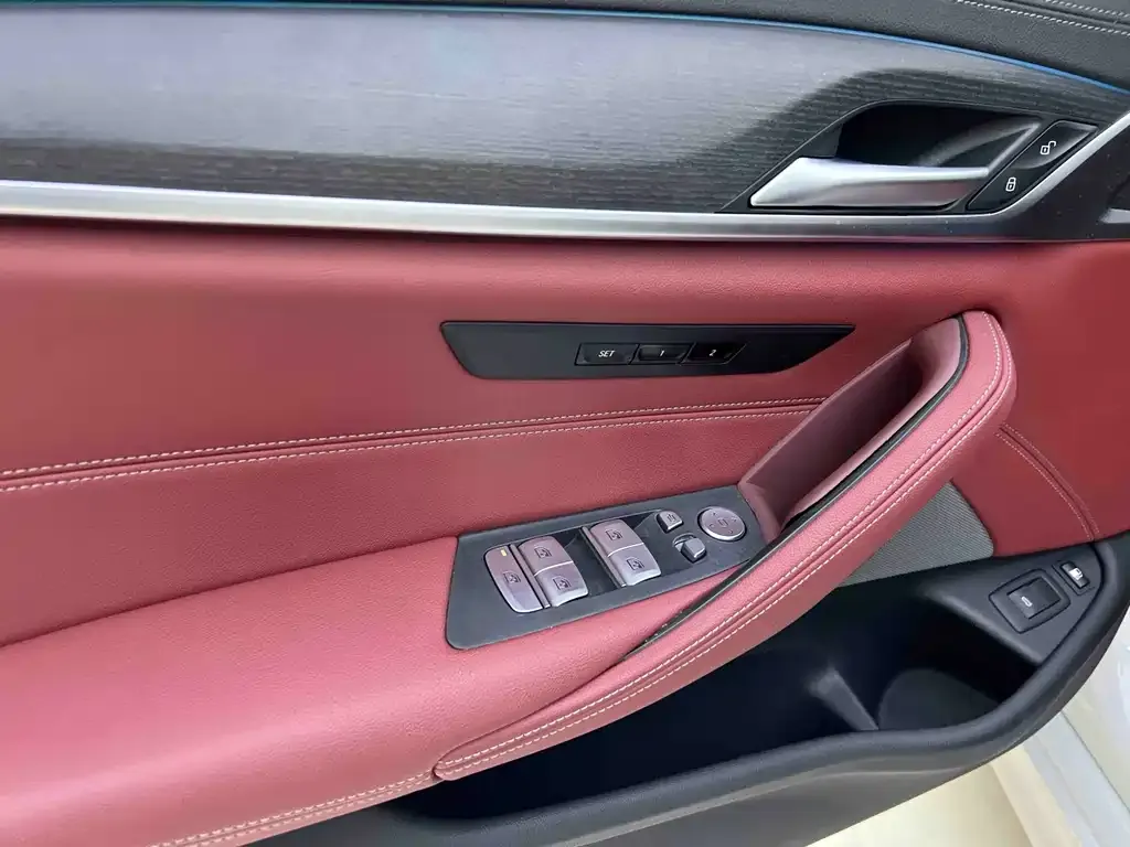 BMW 5 Series New Energy — фото 7