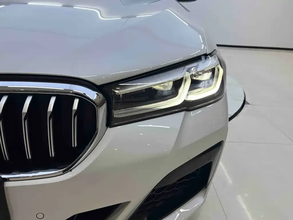 BMW 5 Series New Energy — фото 3