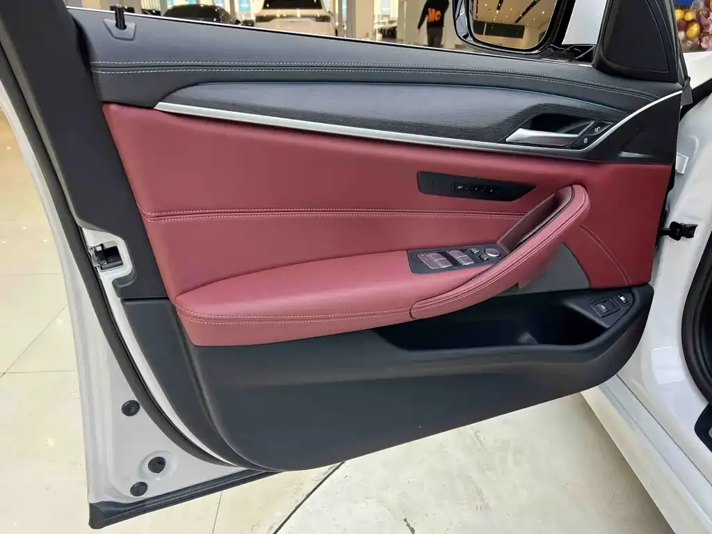 BMW 5 Series New Energy — фото 10