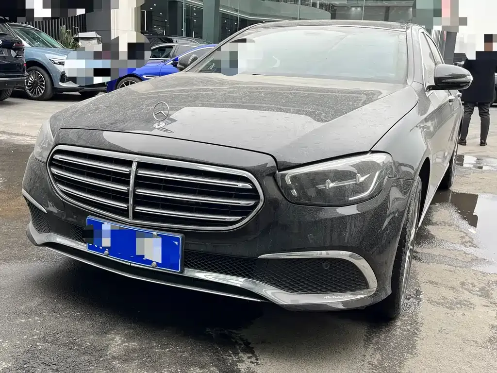 Mercedes-Benz E-Class — фото 1