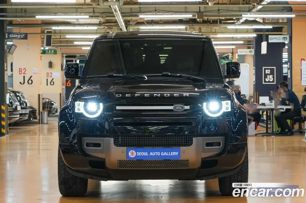 Land Rover Defender — фото 1