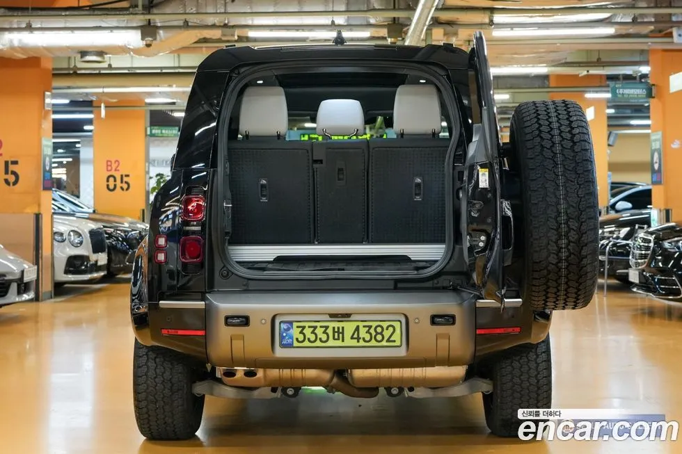 Land Rover Defender — фото 7