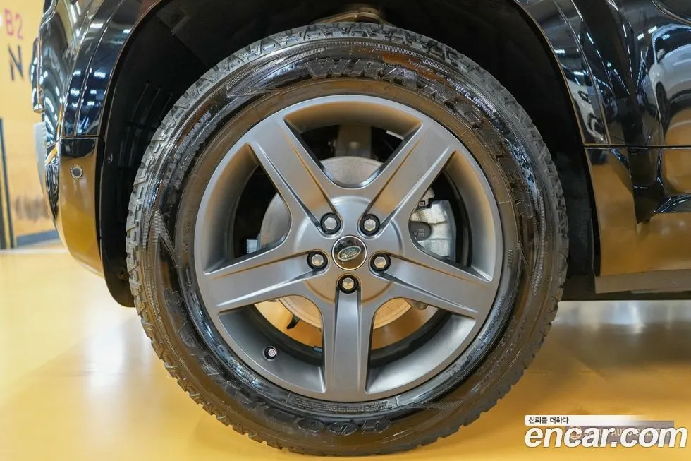 Land Rover Defender — фото 10