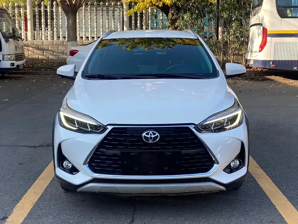 Toyota Yaris L — фото 4