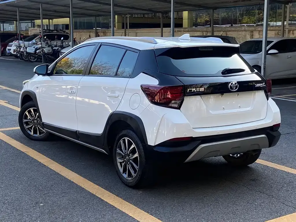 Toyota Yaris L — фото 10
