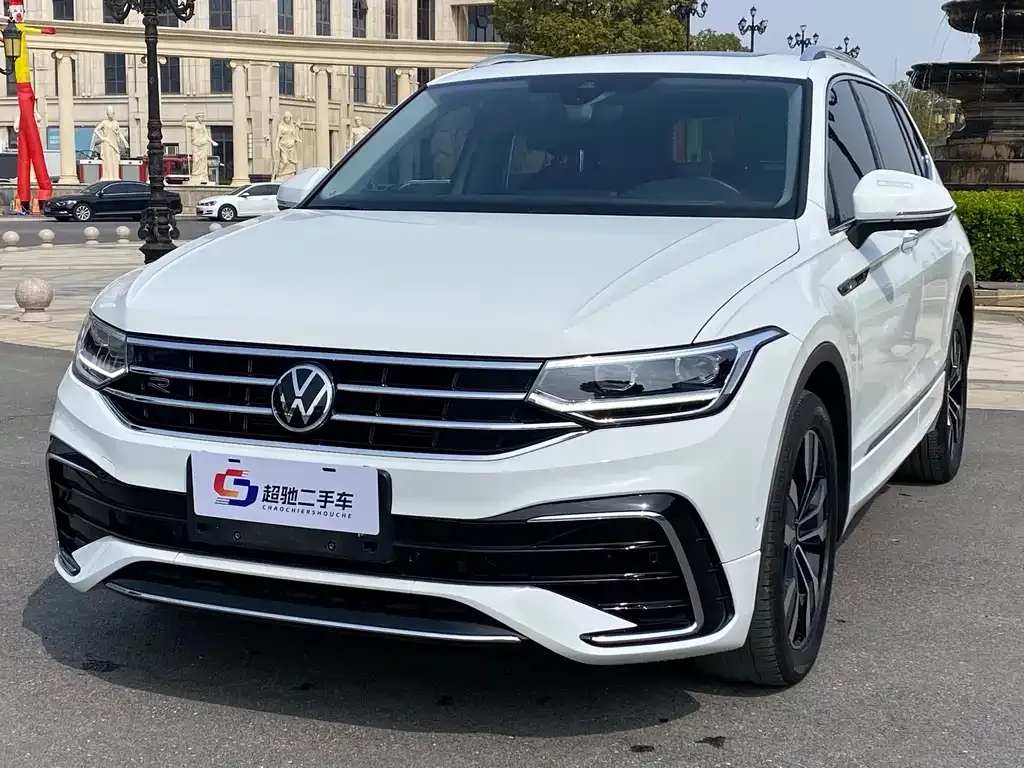 Volkswagen Tiguan L — фото 1