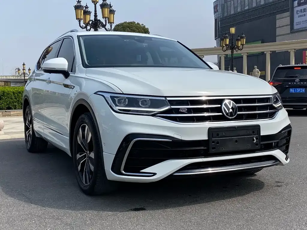 Volkswagen Tiguan L — фото 3
