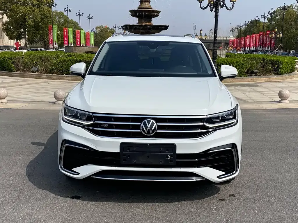 Volkswagen Tiguan L — фото 8