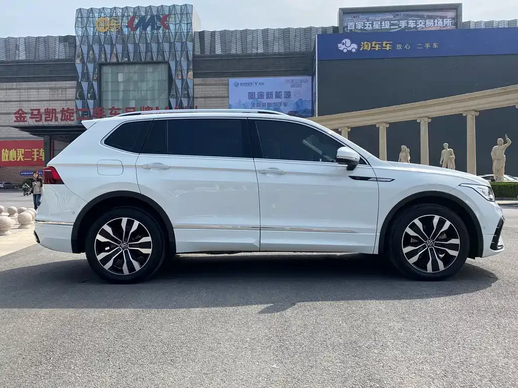 Volkswagen Tiguan L — фото 6