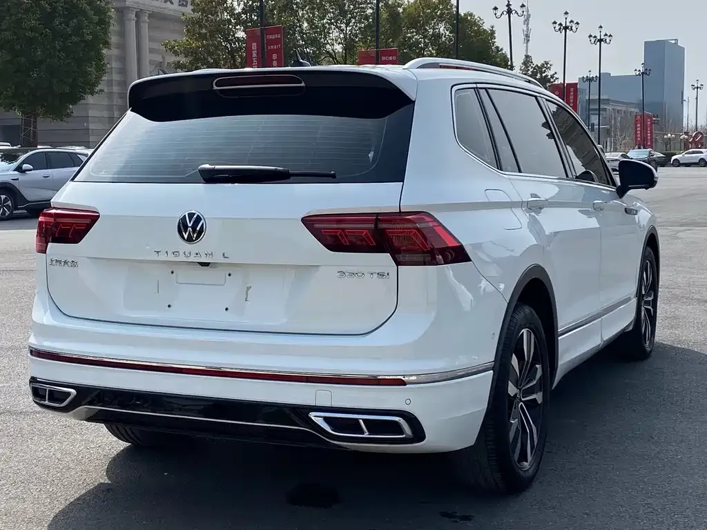 Volkswagen Tiguan L — фото 9