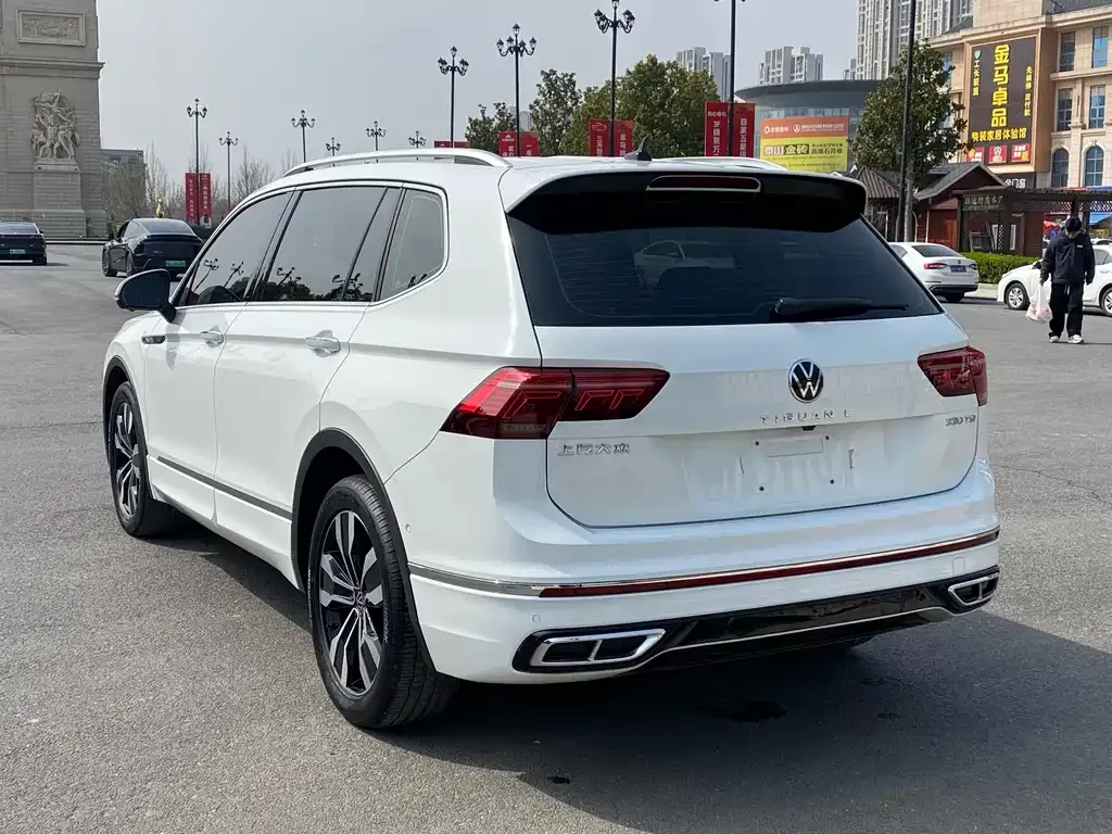 Volkswagen Tiguan L — фото 4