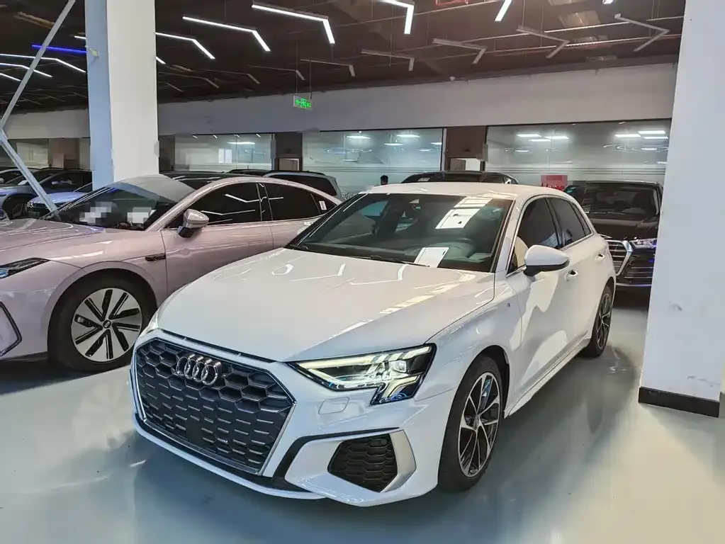 Audi A3 — фото 1