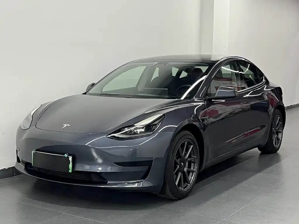 Tesla Model 3 — фото 1